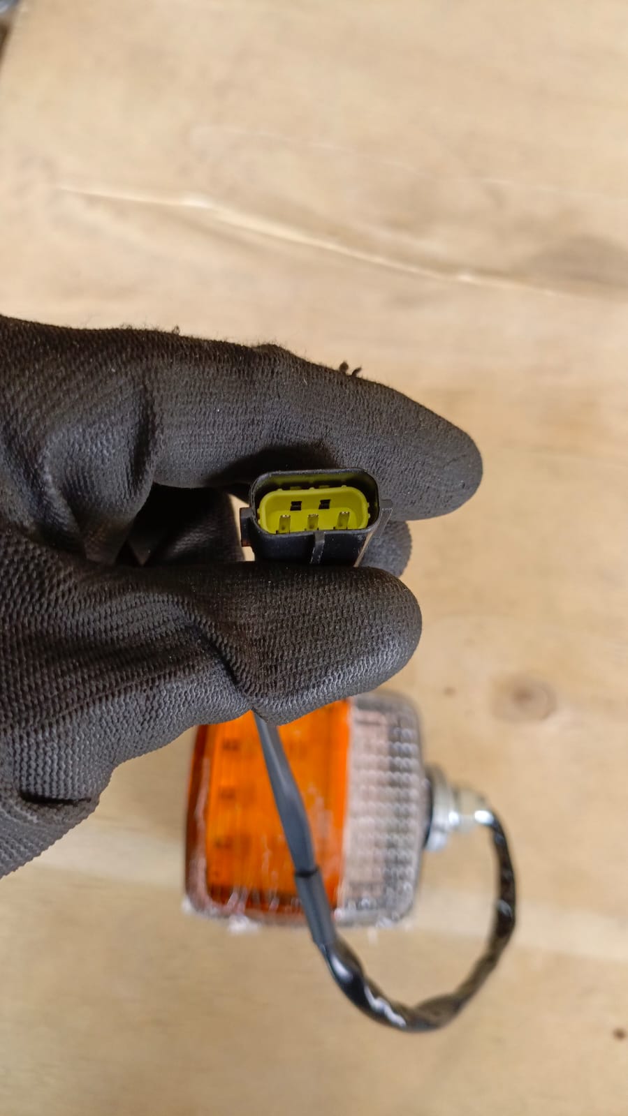 Фонарь правый передний A6V92-40361